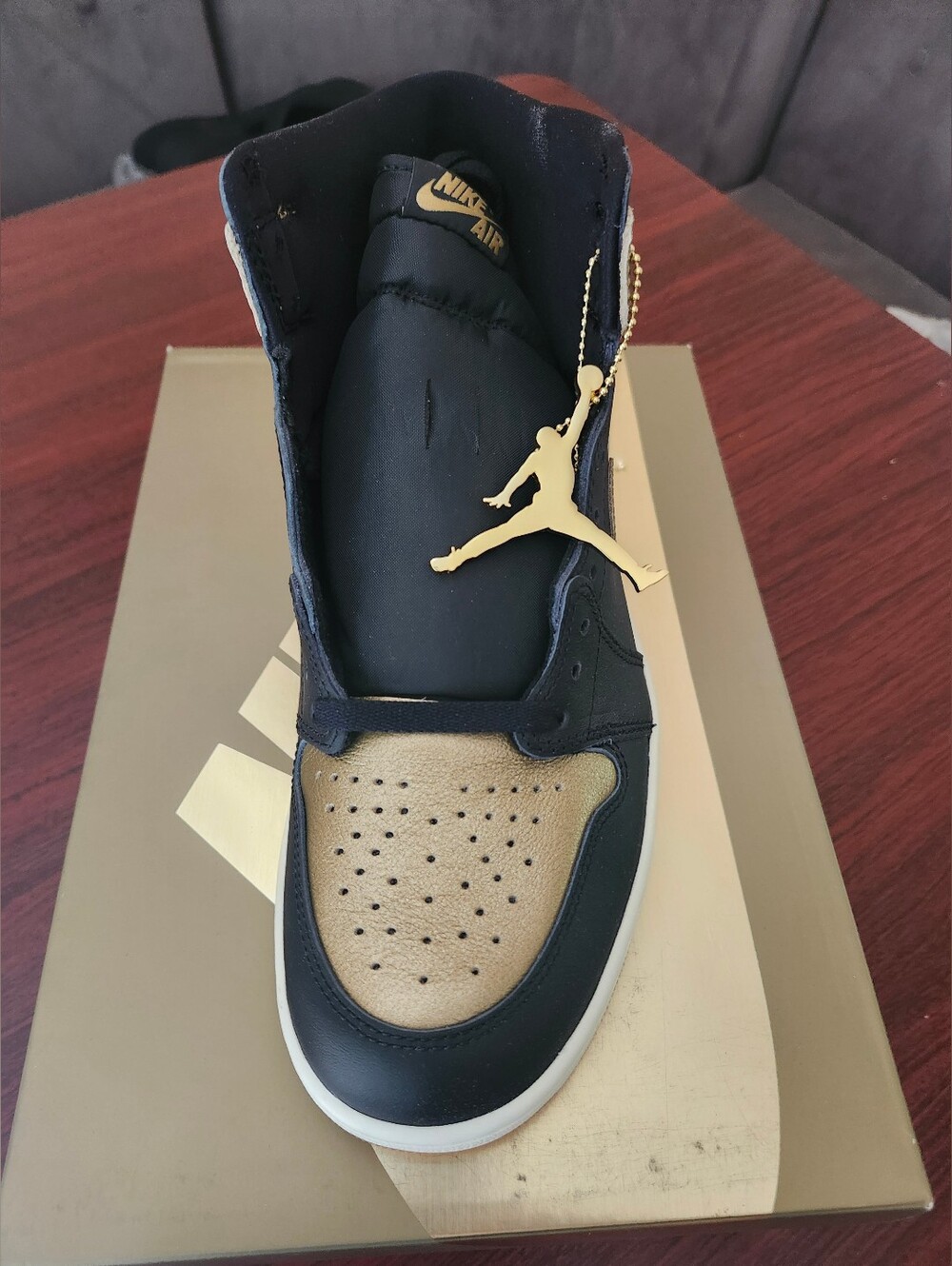 2024Air Jordan 1 Retro High OG 'Black Gold'